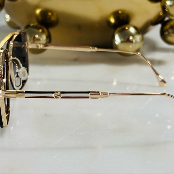 Gucci Gold and Black Square Sunglasses - Picture 5 of 7
